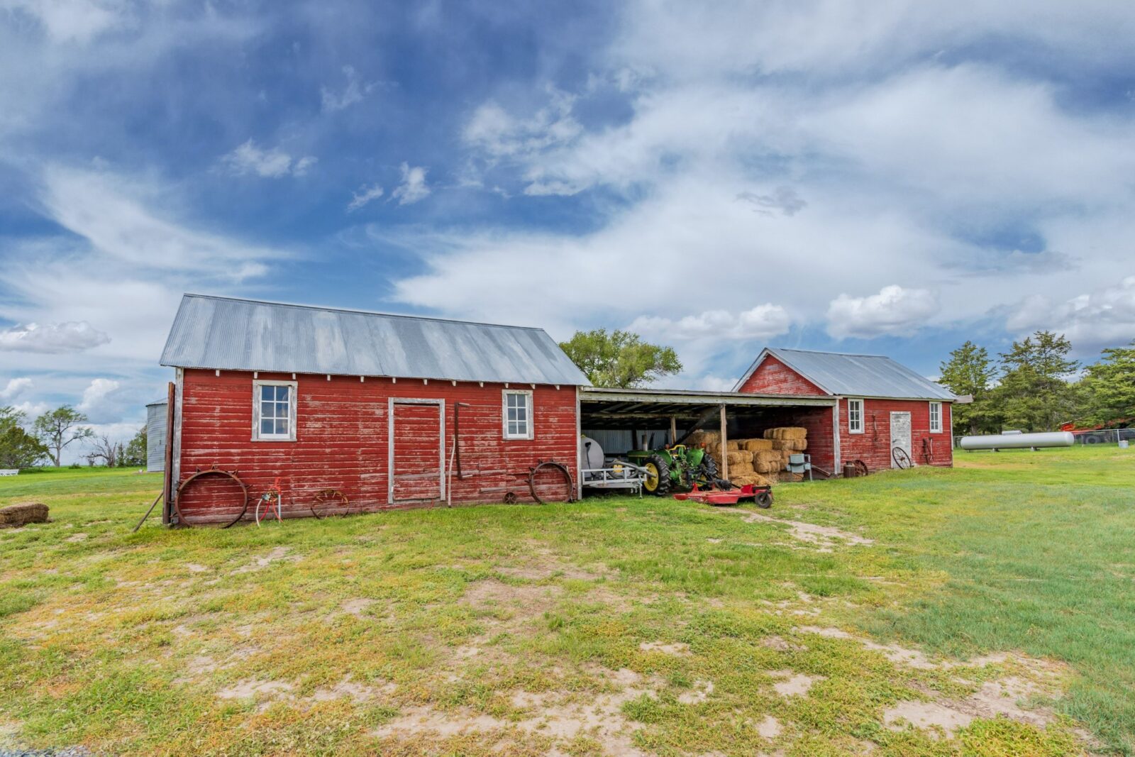 Nebraska Acreage For Sale - Galyen Barns, Hay Springs, NE