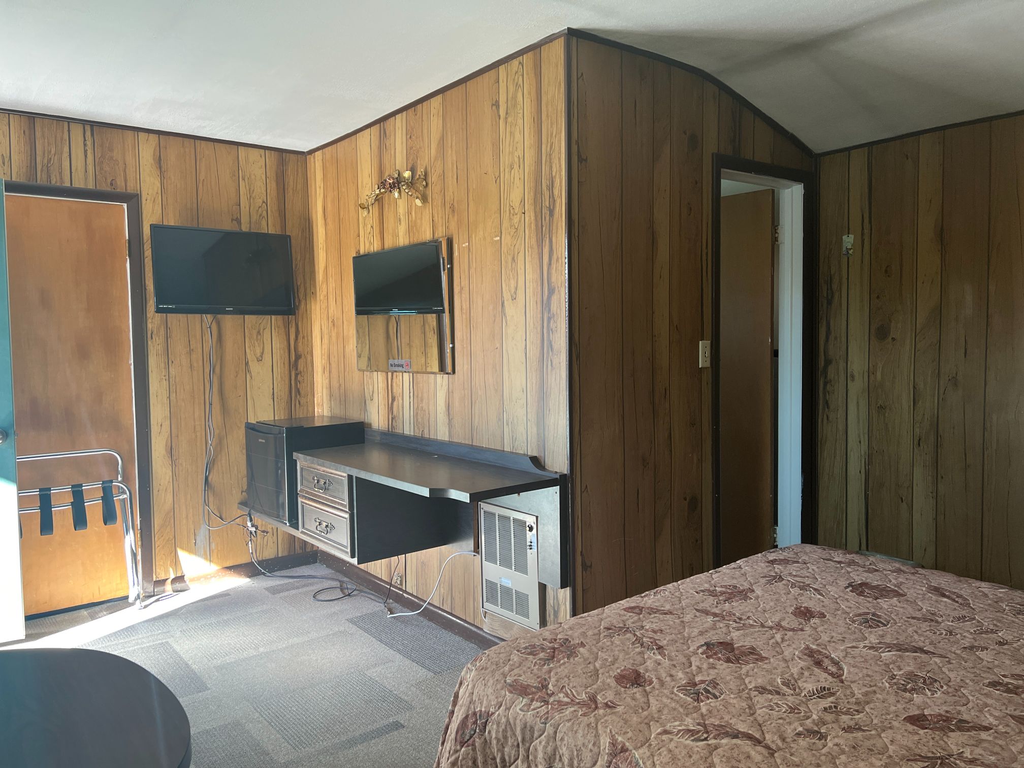 Sage Motel Harrison, NE Lashley Land