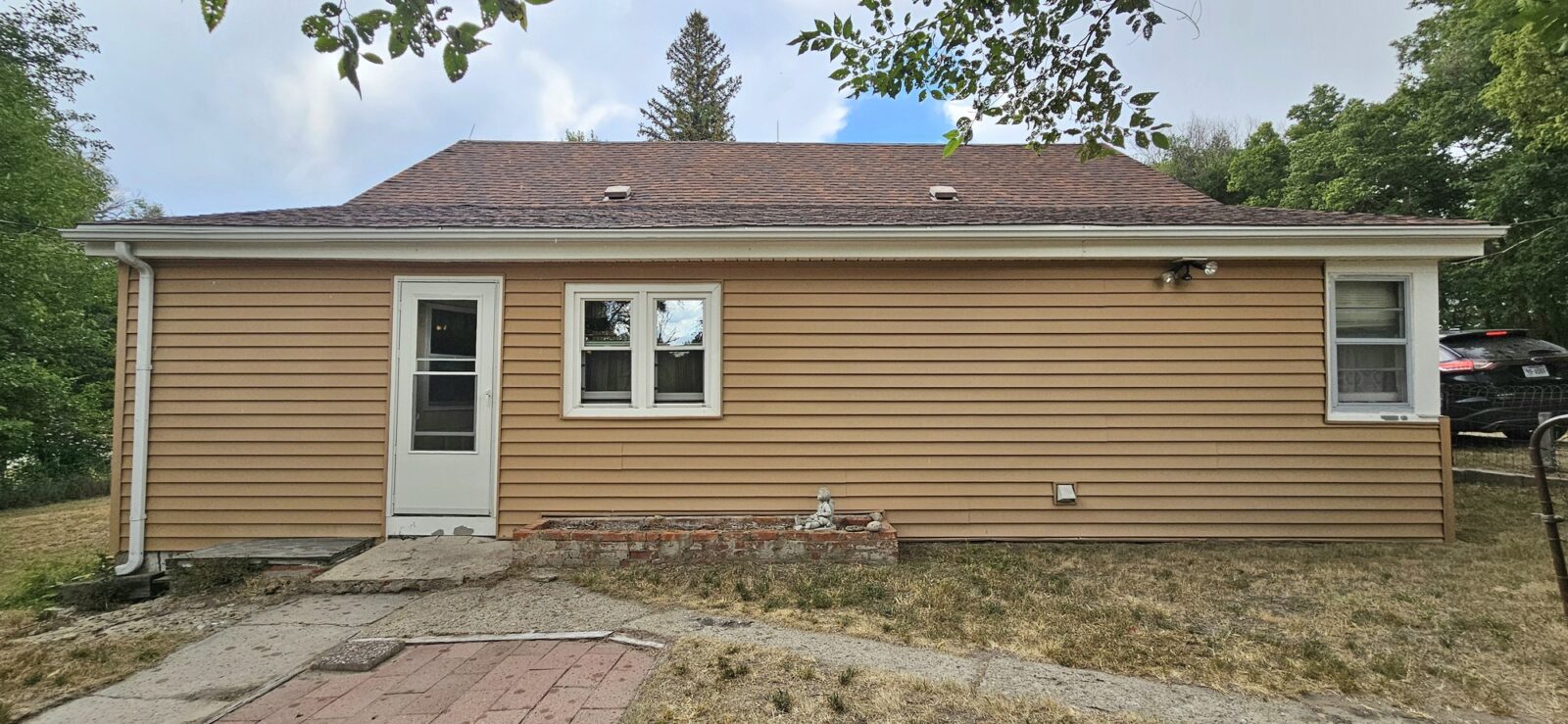 220 Adrian St., Seneca, NE