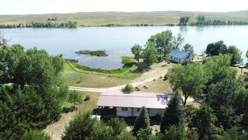 85827 Clear Lake Ave., Ainsworth, NE  