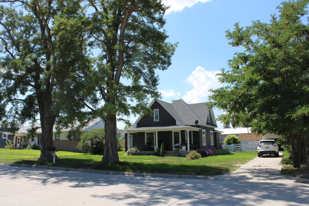909 2nd St., Crawford, NE  