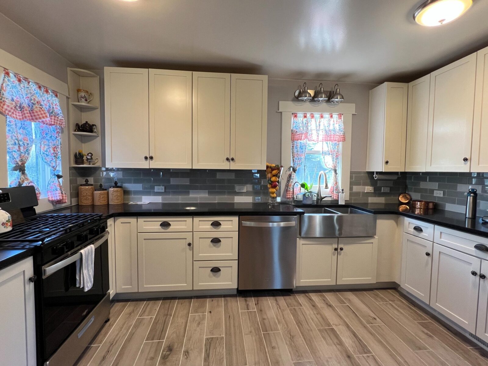 909 2nd St., Crawford, NE