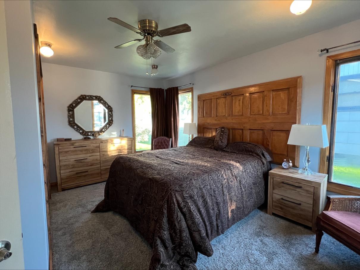 909 2nd St., Crawford, NE