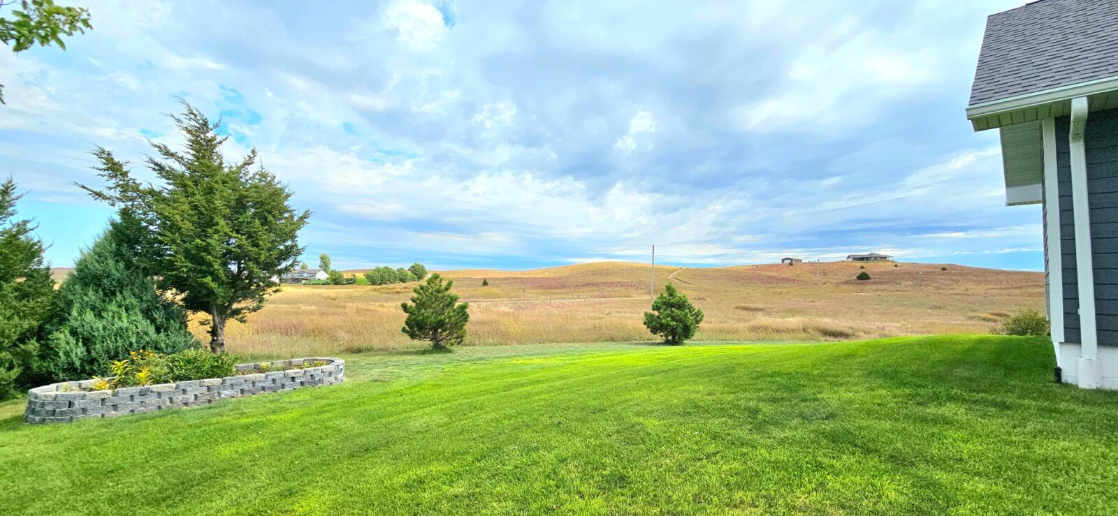 6568 Trail Ridge Rd. North Platte, NE home with acreage for sale