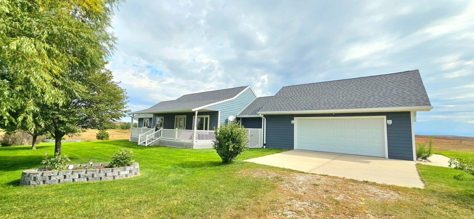 6568 Trail Ridge Rd. North Platte, NE home with acreage for sale