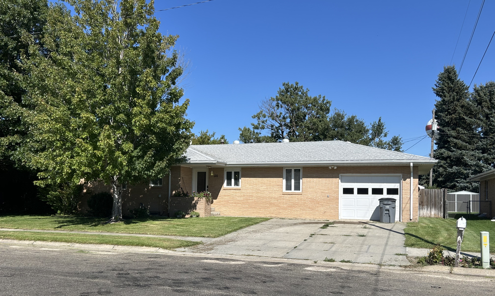 136 N. Park St., Ainsworth, NE  
