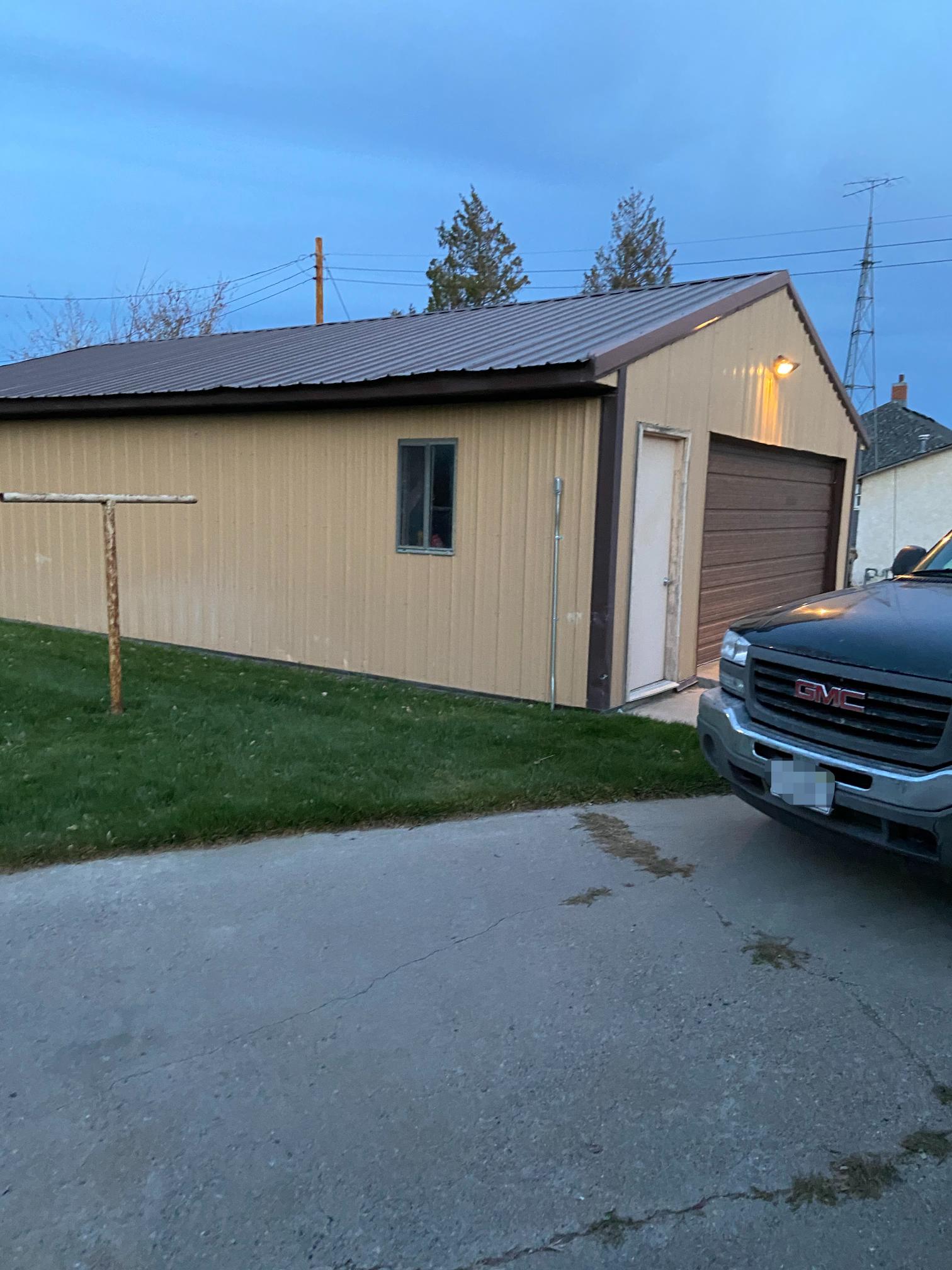 208 4th St., Lisco, NE