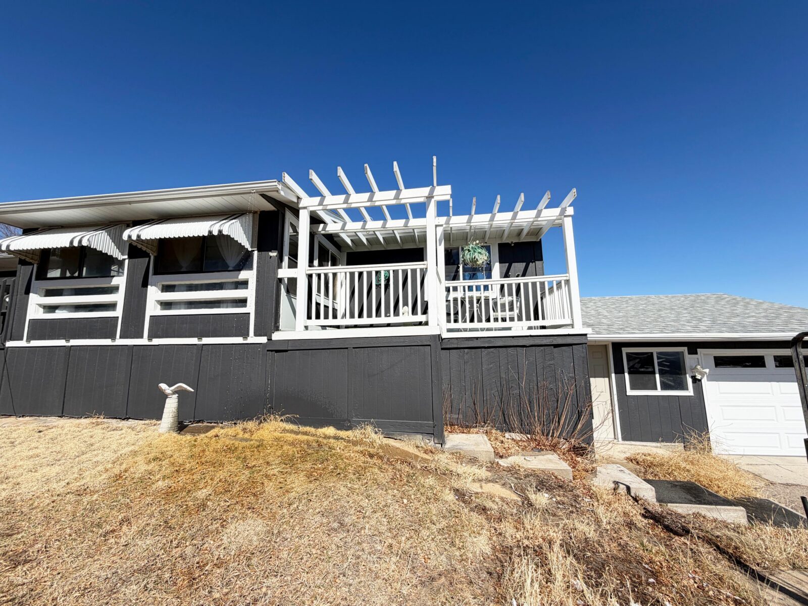 4 Roberts Rolling Hill, Lewellen, NE