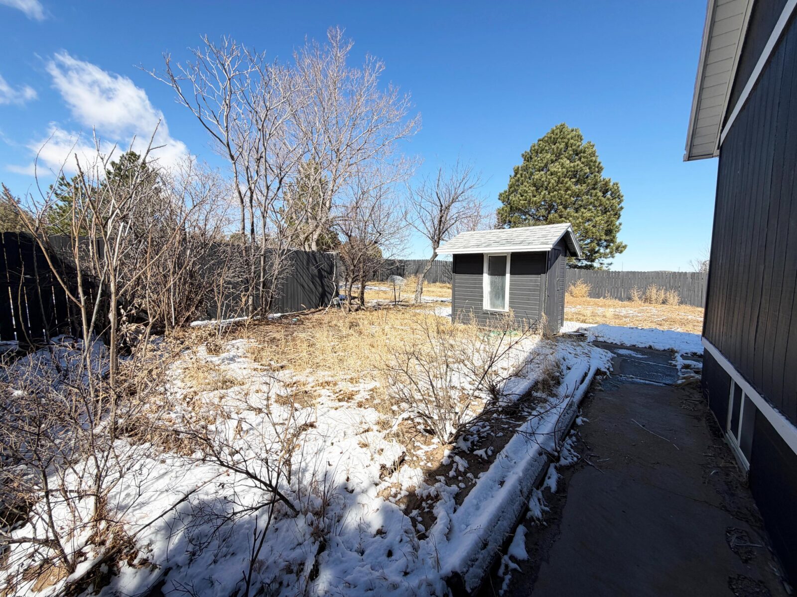 4 Roberts Rolling Hill, Lewellen, NE