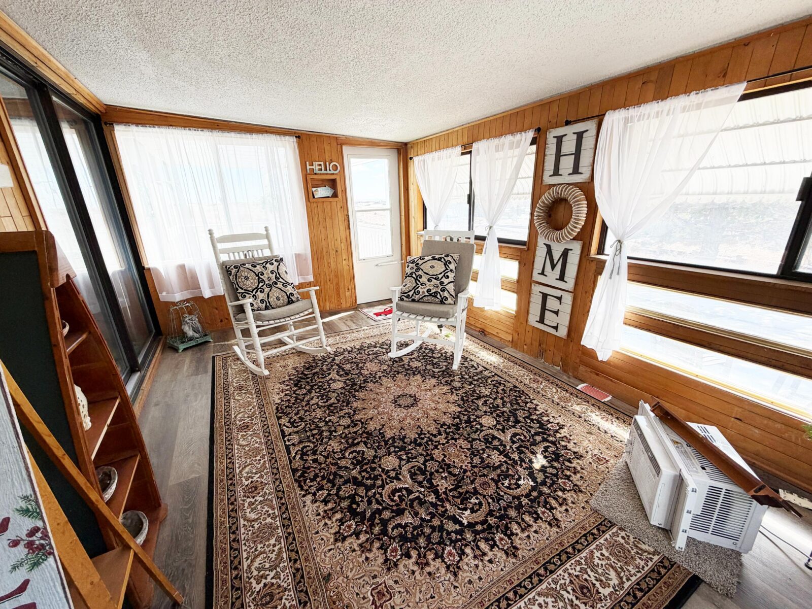 4 Roberts Rolling Hill, Lewellen, NE