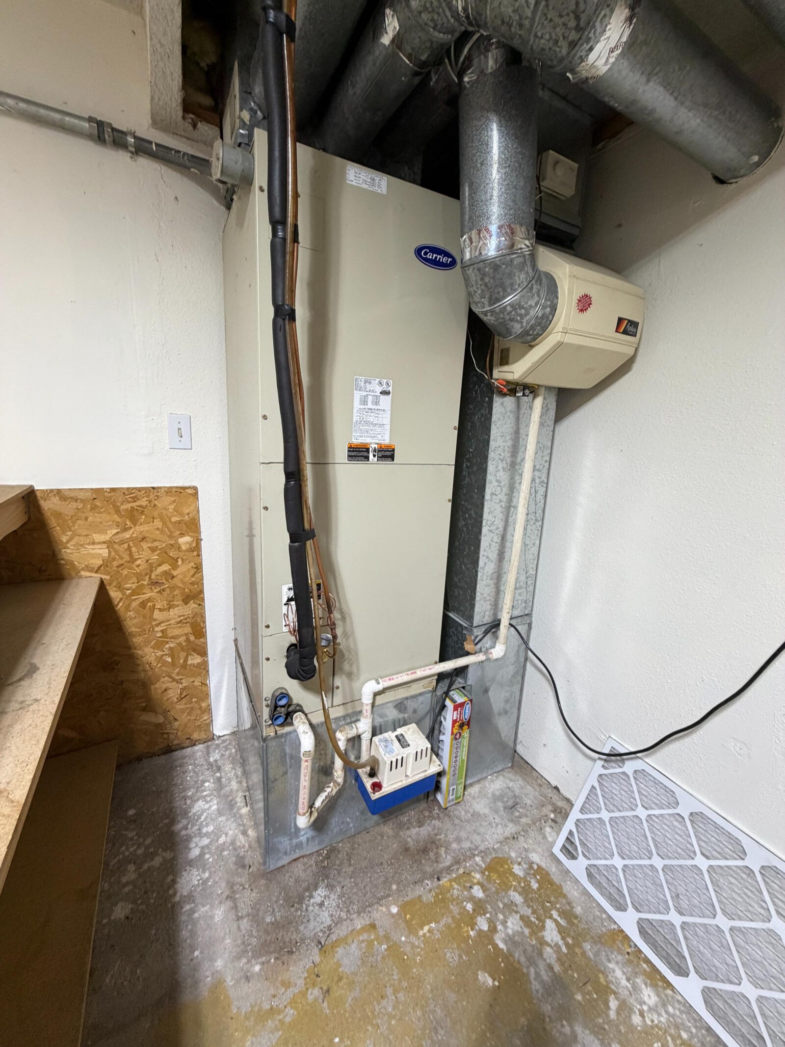 4 Roberts Rolling Hill, Lewellen, NE