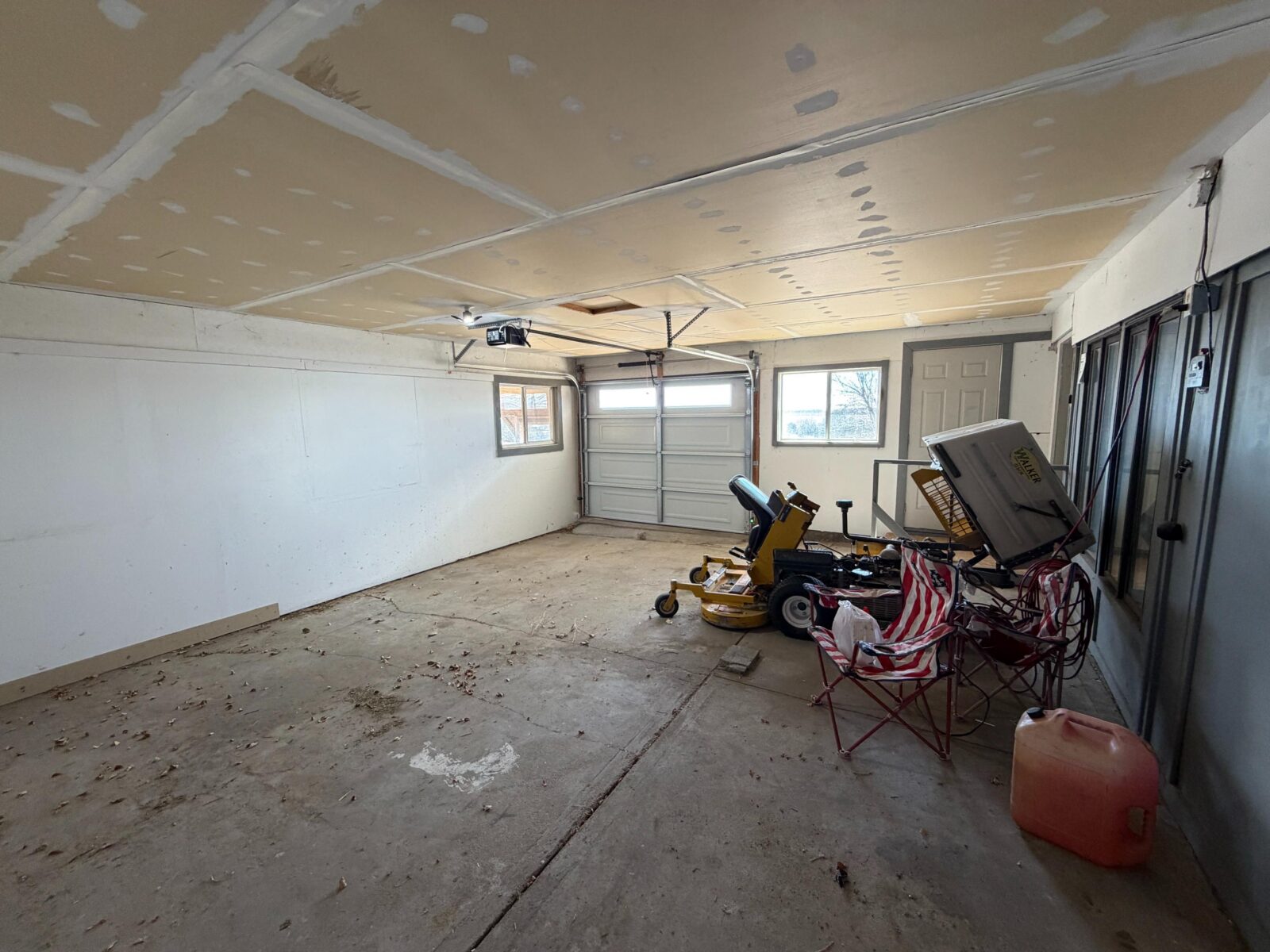 4 Roberts Rolling Hill, Lewellen, NE