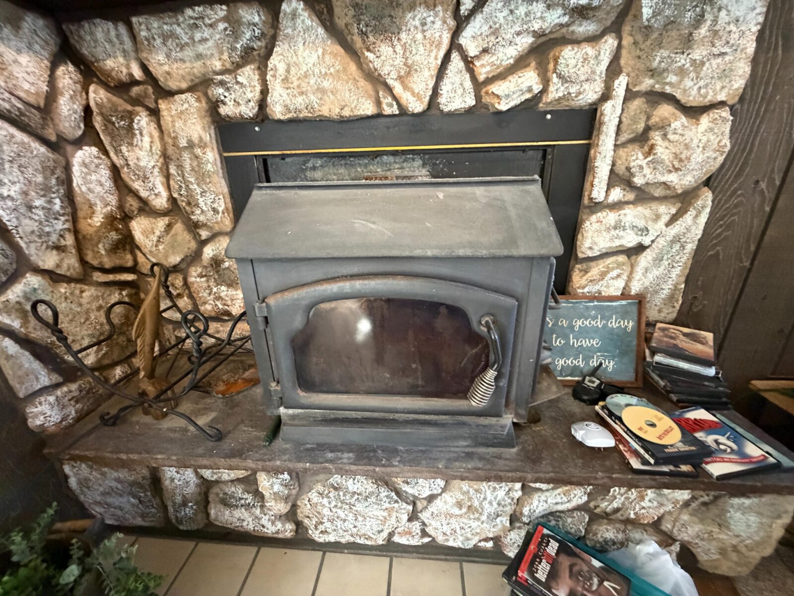 4 Roberts Rolling Hill, Lewellen, NE