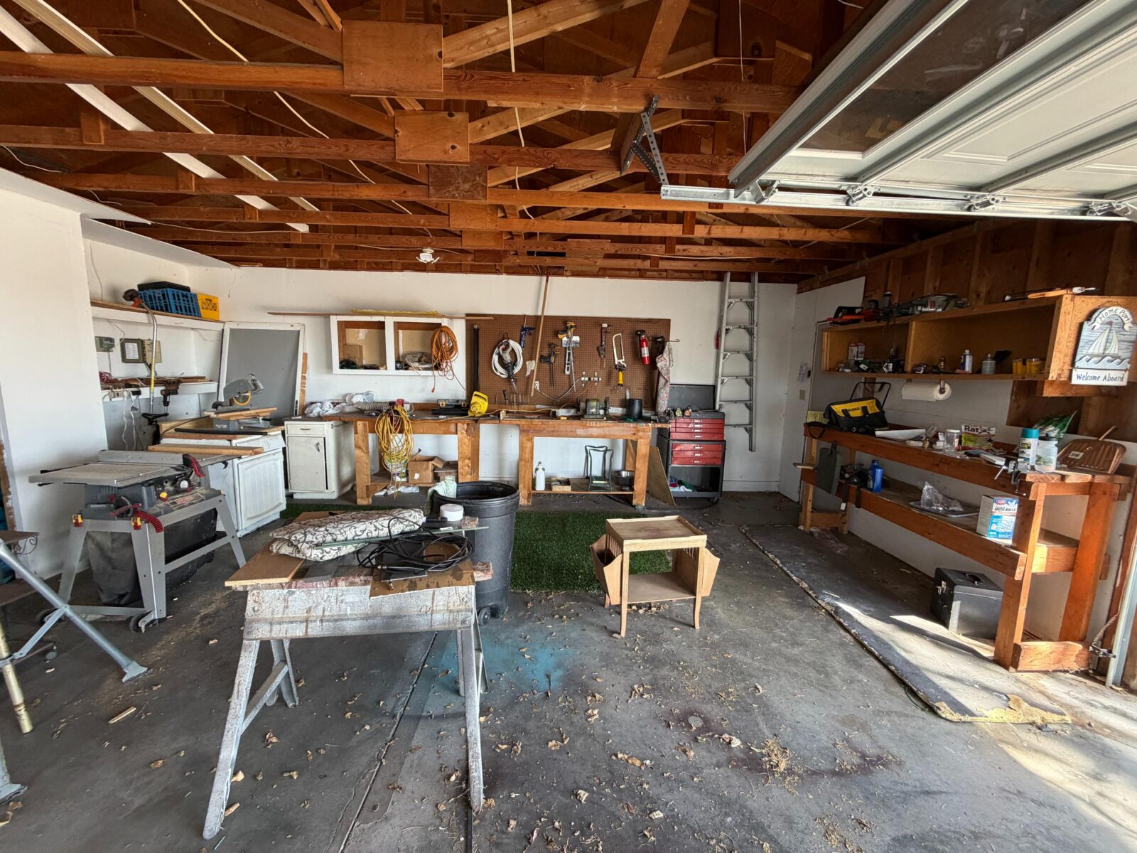 4 Roberts Rolling Hill, Lewellen, NE