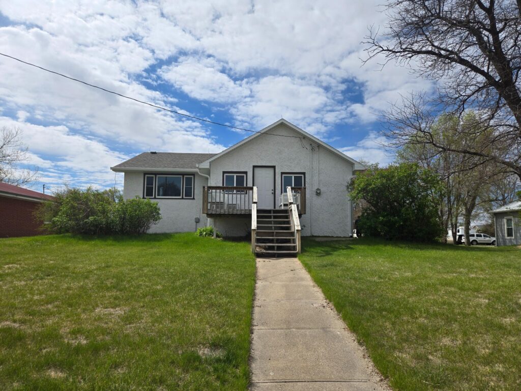 405 W. Railroad St., Mullen, NE  