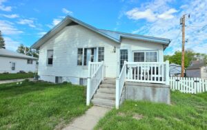 1611 Avenue C, Gothenburg, NE home for sale