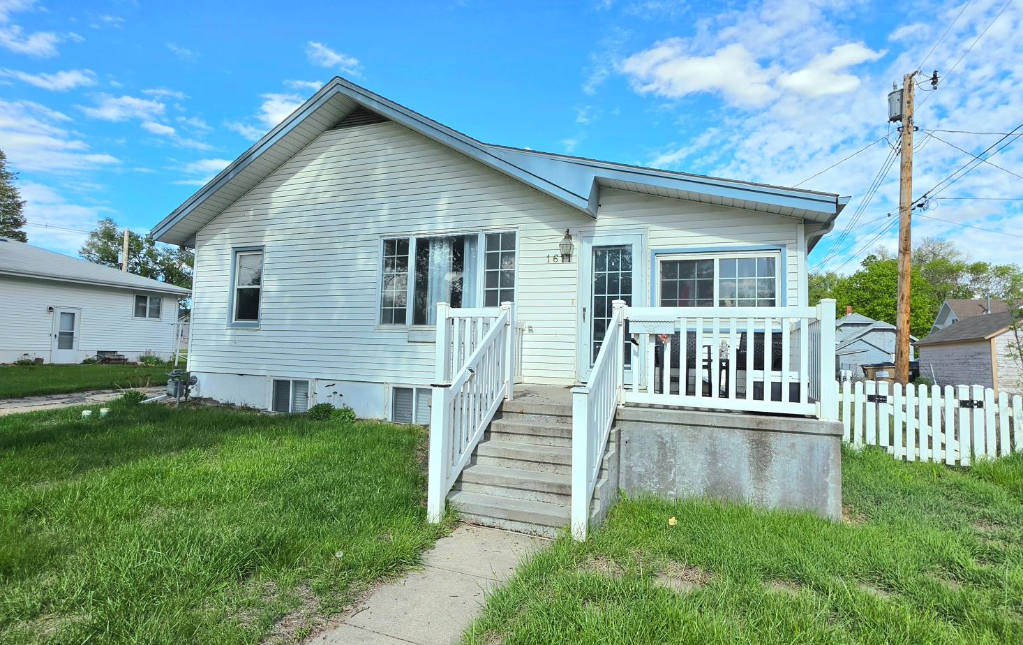 1611 Avenue C, Gothenburg, NE home for sale