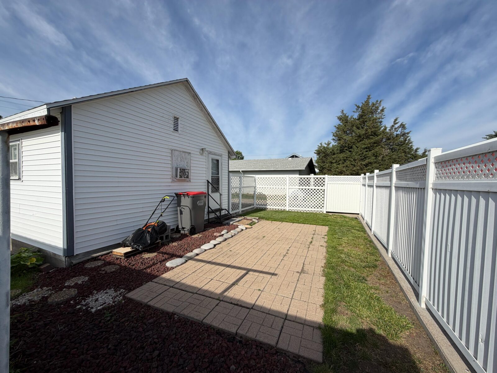 610 and 612 Elm St. Sutherland, NE home for sale