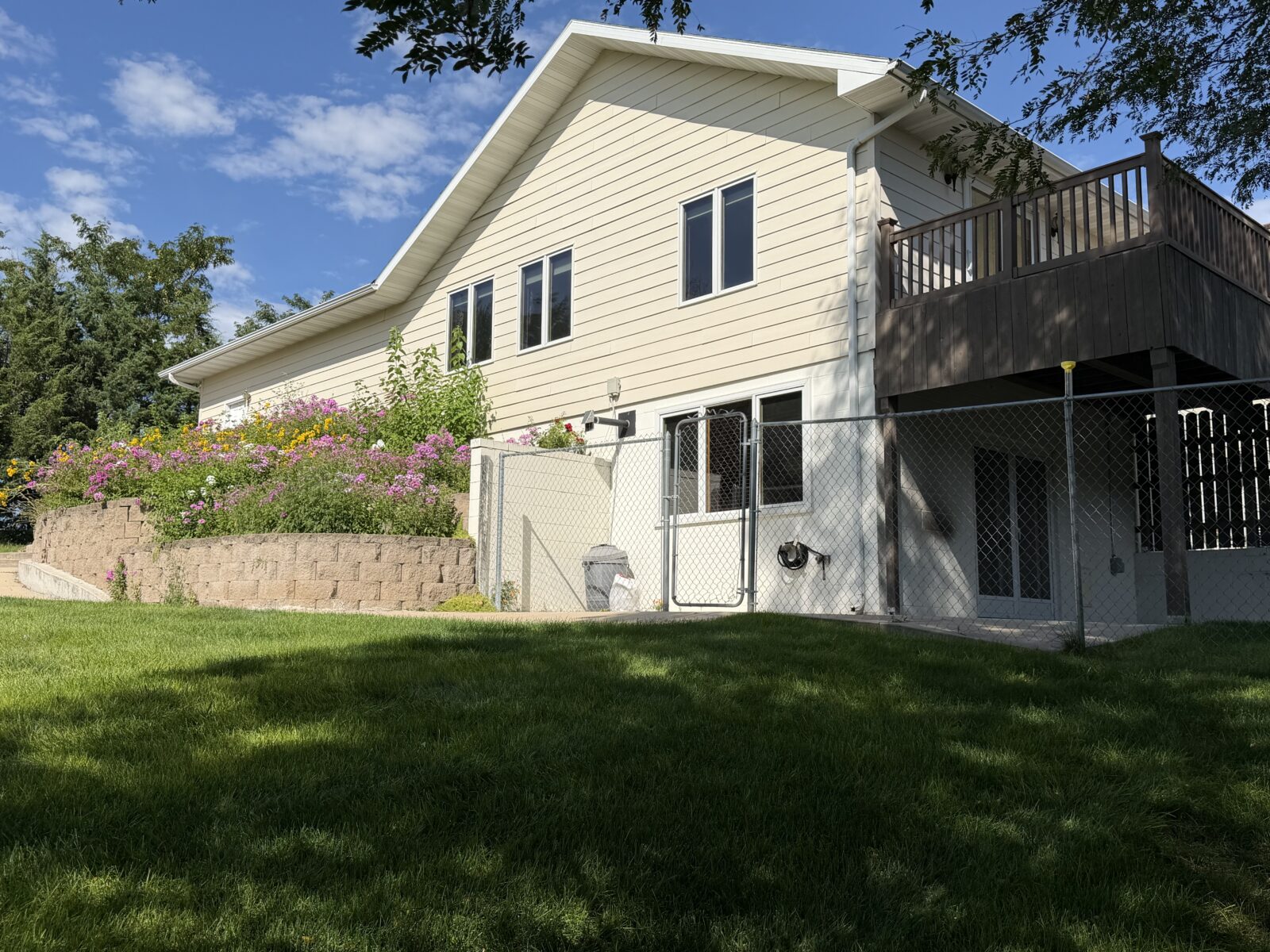 166 Hillcrest Dr., North Platte, NE