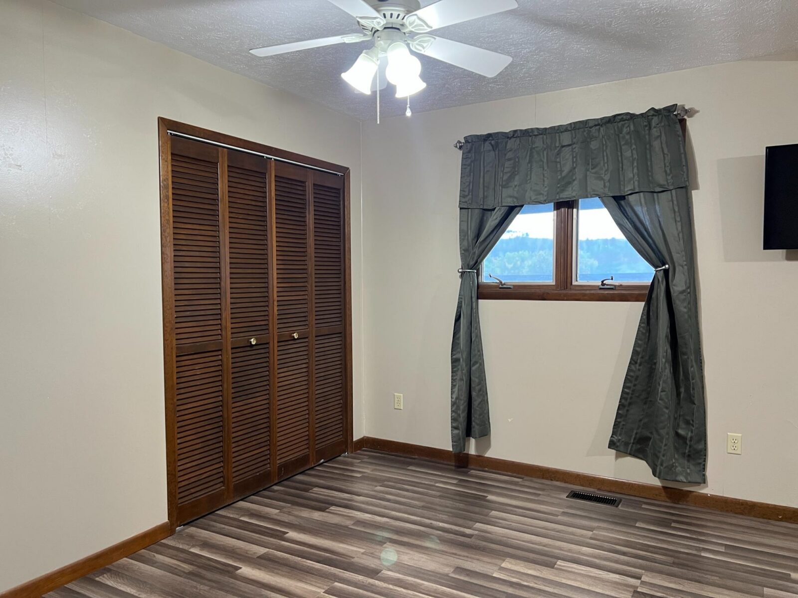 10 Berryville, Chadron, NE home for sale